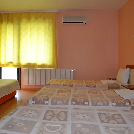 Perla Hotel 2*