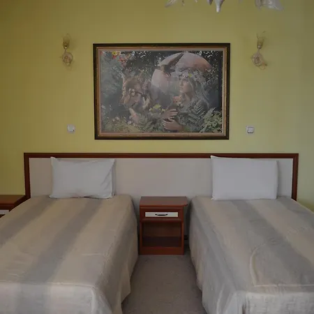 Perla Hotel 2*